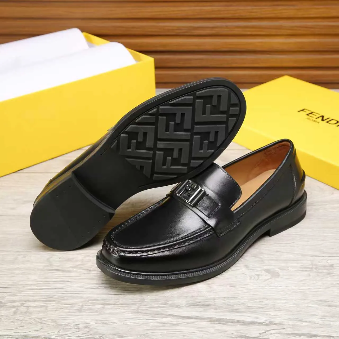 ​Men's shoes 💰 500 💰 Water dyed cowhide 🆘 The latest FENDI ( Fendi ) new casual leather shoes 🕶️🕶️ Simple routing effect, showing an elegant and cool driving shoe 🎬Made of Italian 🇮🇹 imported calfskin + first-layer water-dyed cowhide lining🐂Excellent material🎬Detailed workmanship 🤗Comfortable foot feel➰➰. ​Pair it with any outfit to show your taste and temperament, low-key luxury ♻️Design ​simple and elegant ​noble and fashionable 🍃​Very loved and favored by trendy men 💓❤️Size: 38-44 2⃣️colors available